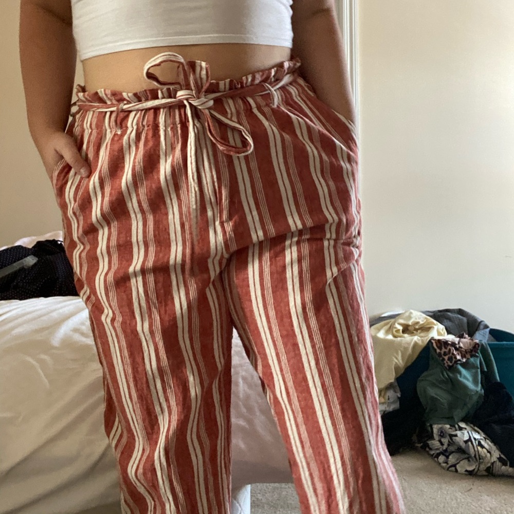 Cropped paper bag pants!